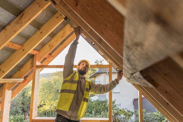 carpenter-man-working-roof carpenter-man-working-roof